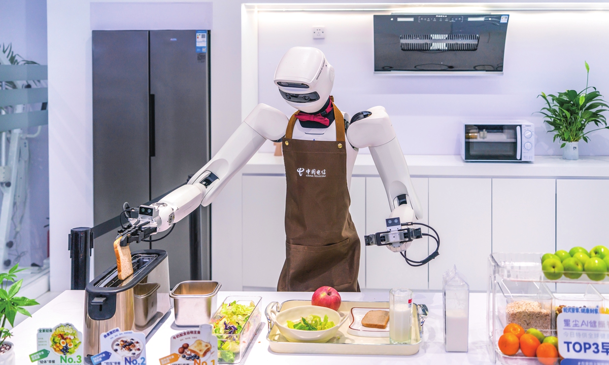 A humanoid robot demonstrates a toast-making service at the 2025 Digital Intelligence Technology Ecosystem Conference in Guangzhou, South China's Guangdong Province, on December 5, 2025. Photo: VCG