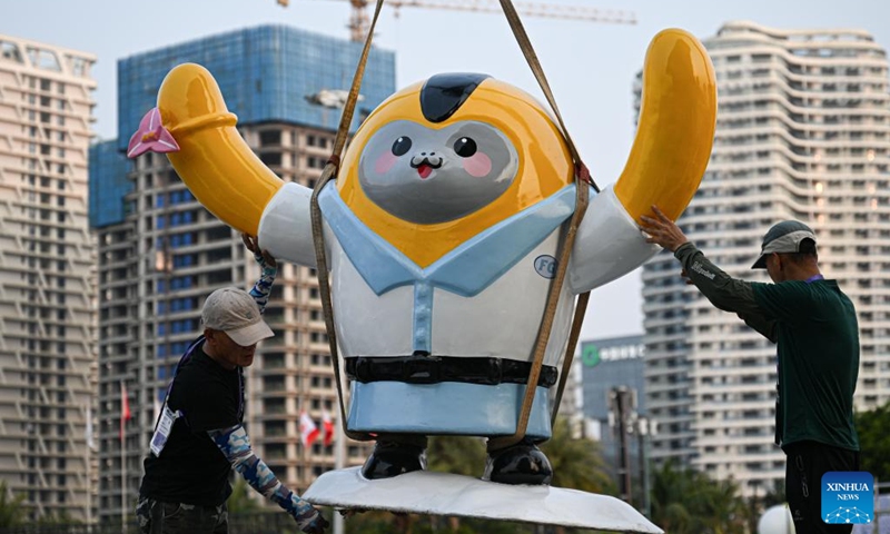Workers hoist a mascot of the sixth China International Consumer Products Expo (CICPE) at the Hainan International Convention and Exhibition Center, the main venue for the upcoming sixth CICPE, in Haikou, south China's Hainan Province, April 10, 2026. Scheduled to take place in south China's Hainan Province from April 13 to 18, this expo will see the participation of more than 3,400 brands from over 60 countries and regions. Photo: Xinhua