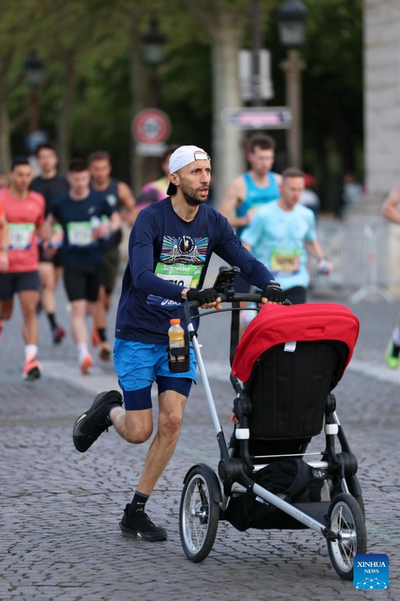 A participant runs during the Paris Marathon 2026 in Paris, France, April 12, 2026. (Xinhua/Wu Huiwo)