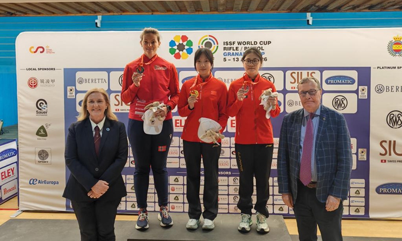 Wang Zifei (C) and Han Jiayu (2nd R) pose on the podium for the women's 10-meter air rifle. (Xinhua)