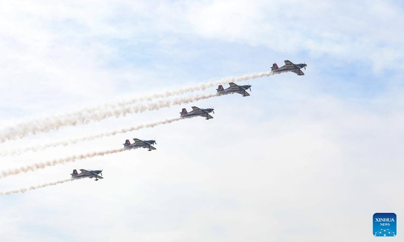 Aircraft perform at the 2026 International Air and Space Fair (FIDAE) in Santiago, Chile, April 12, 2026. The FIDAE 2026 closed here on Sunday. (Xinhua/Zhou Jiayi)