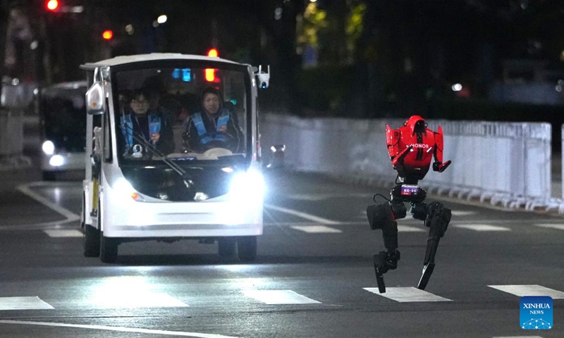 A humanoid robot runs during the test activity for the 2026 Beijing E-Town Humanoid Robot Half Marathon on April 11, 2026. A full-process and comprehensive testing activity for the Beijing E-Town humanoid robot half-marathon, scheduled for April 19, 2026, was carried out from Saturday night to early Sunday morning. (Xinhua/Ju Huanzong)