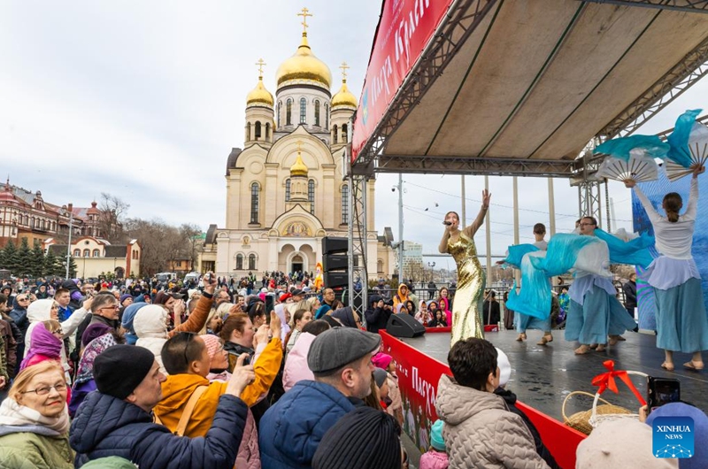 People watch a performance in the city center square of Vladivostok, Russia, April 12, 2026. Various recreational activities were hosted on Sunday to mark the Orthodox Easter holiday. (Photo by Andrey Matveenko/Xinhua)