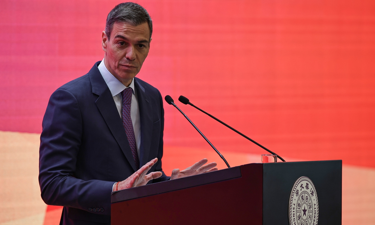Spanish Prime Minister Pedro Sanchez gives a speech at Tsinghua University, in Beijing, China, 13 April 2026. Sanchez is on an official visit to China until 15 April 2026. Photo: VCG