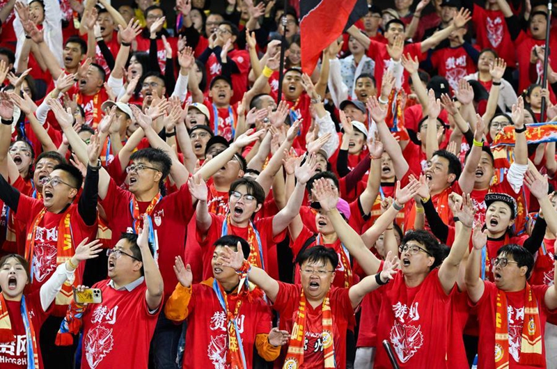 Supporters celebrate victory of Changzhou after the opening match against Nantong of the 2026 Jiangsu Football City League in Changzhou, east China's Jiangsu Province, April 11, 2026. (Xinhua/Ji Chunpeng)