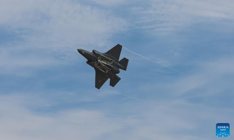 A U.S. Air Force F-35 fighter jet performs at the 2026 International Air and Space Fair (FIDAE) in Santiago, Chile, April 12, 2026. The FIDAE 2026 closed here on Sunday. (Xinhua/Zhou Jiayi)