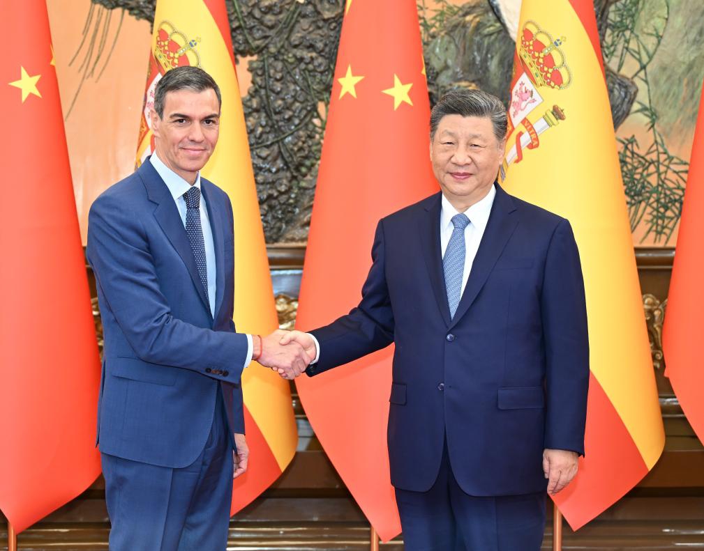 Chinese President Xi Jinping meets with Spanish Prime Minister Pedro Sanchez, who is on an official visit to China, at the Great Hall of the People in Beijing, capital of China, April 14, 2026. (Xinhua/Li Xiang)