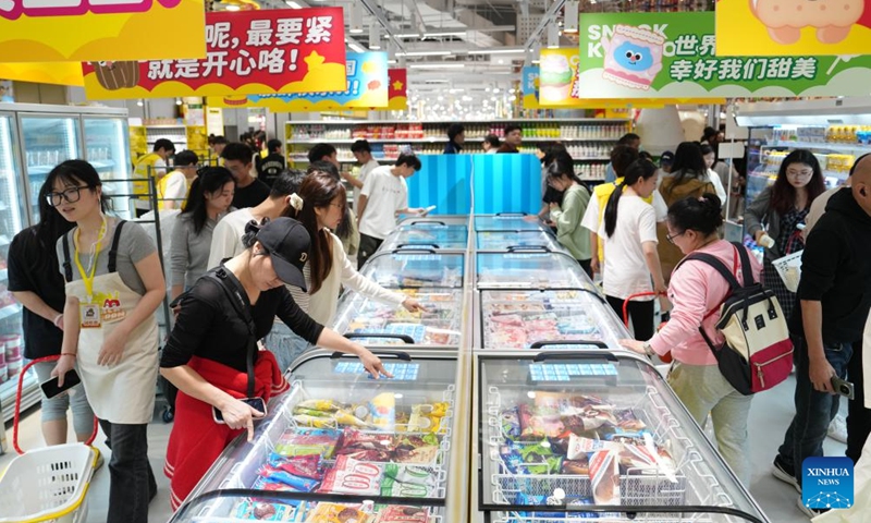 People shop at a large snack store in Changsha, central China's Hunan Province, April 17, 2026. A large-scale snack store covering 12,000 square meters opened in Changsha on Friday. Housing more than 6,500 brands and over 35,000 products, the store offers consumers an exploratory experience incorporating shopping, social media engagement, and interactive activities. (Xinhua/Chen Zhenhai)

