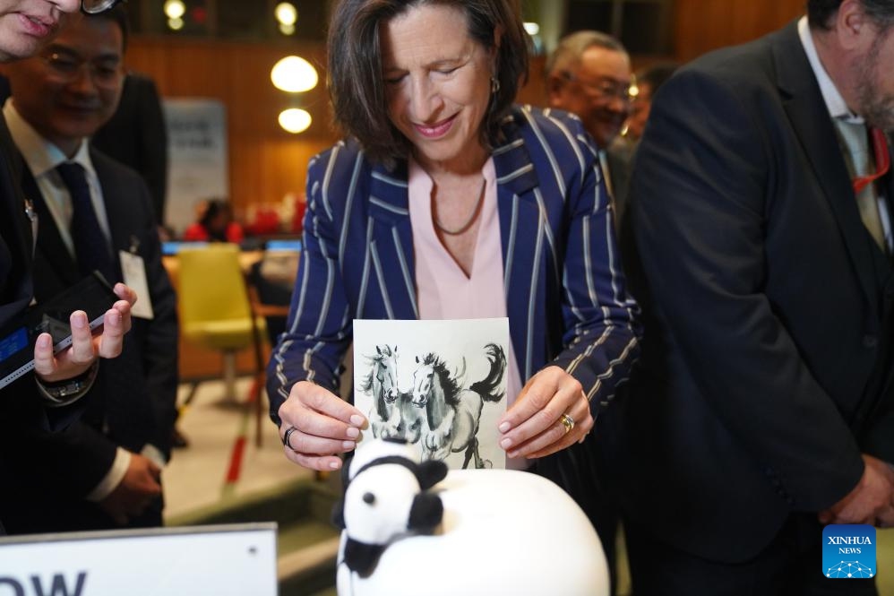 A guest interacts with an educational robot during a celebration marking the UN Chinese Language Day at the UN headquarters in New York, on April 13, 2026. A celebration titled Chinese Language Shining Civilizations was held at the UN headquarters in New York to mark the UN Chinese Language Day on Monday. (Xinhua/Zhang Fengguo)

