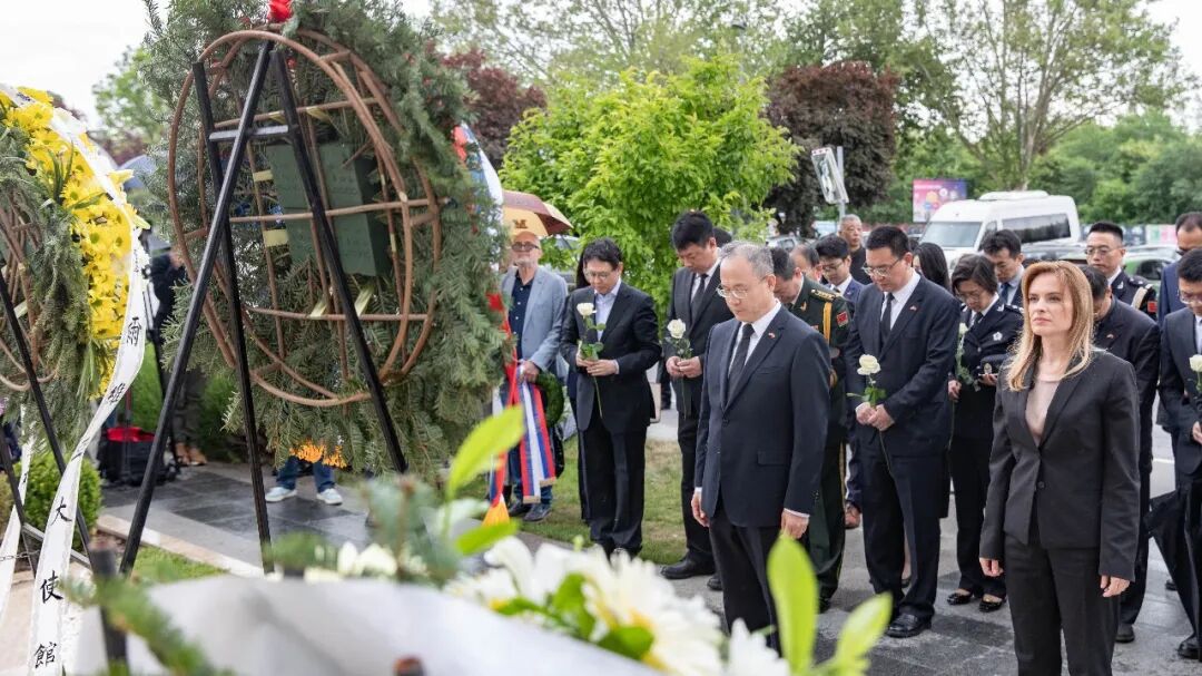 Chinese Embassy in Serbia on May 7, 2026, holds a commemorative event marking the 27th anniversary of NATO’s bombing of the Chinese Embassy in the Federal Republic of Yugoslavia, with Chinese and Serbian officials deeply mourning the three Chinese martyrs. Photo: Chinese Embassy in Serbia