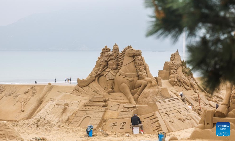 Artists work on a sand sculpture at the Nansha scenic area in Zhujiajian, Zhoushan City, east China's Zhejiang Province, April 14, 2026.(Xinhua/Xu Yu)