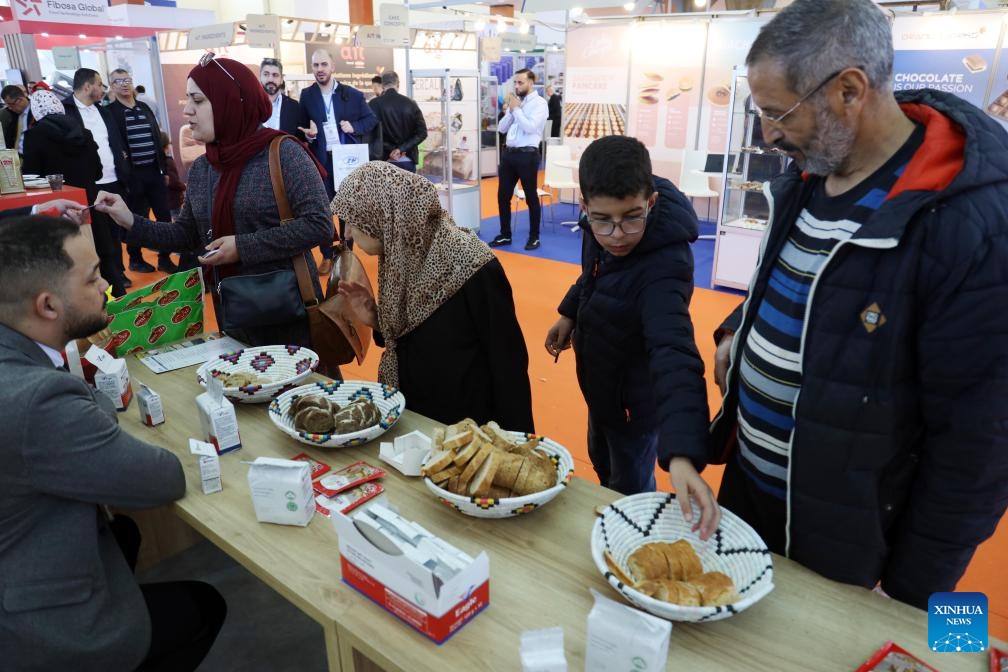 Visitors sample food during the Djazagro 2026 in Algiers, Algeria, April 14, 2026.

Djazagro, a professional trade fair for the agri-food sector in Algeria, is expected to host more than 650 exhibitors and 25,000 visitors from April 12 to 15. (Xinhua)