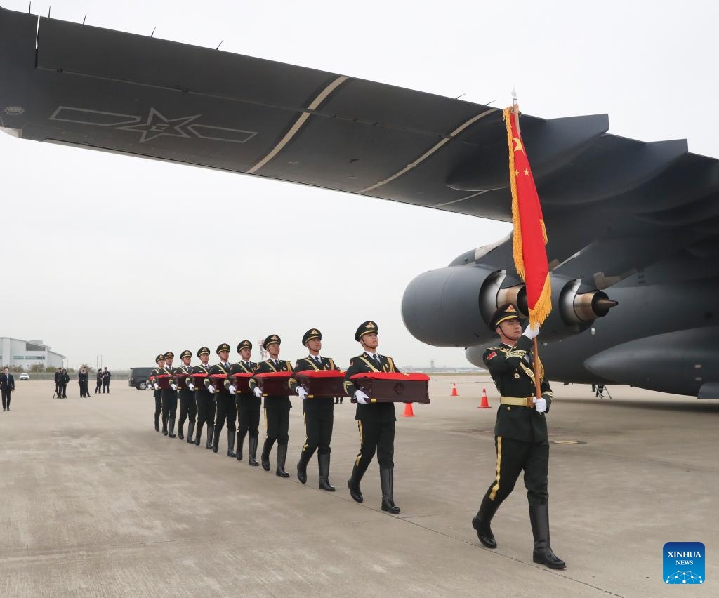 This photo taken on April 22, 2026 shows a handover ceremony for the remains of 12 Chinese People's Volunteers (CPV) martyrs and 146 personal effects held at Incheon International Airport in Incheon, South Korea. (Xinhua/Yao Qilin)

