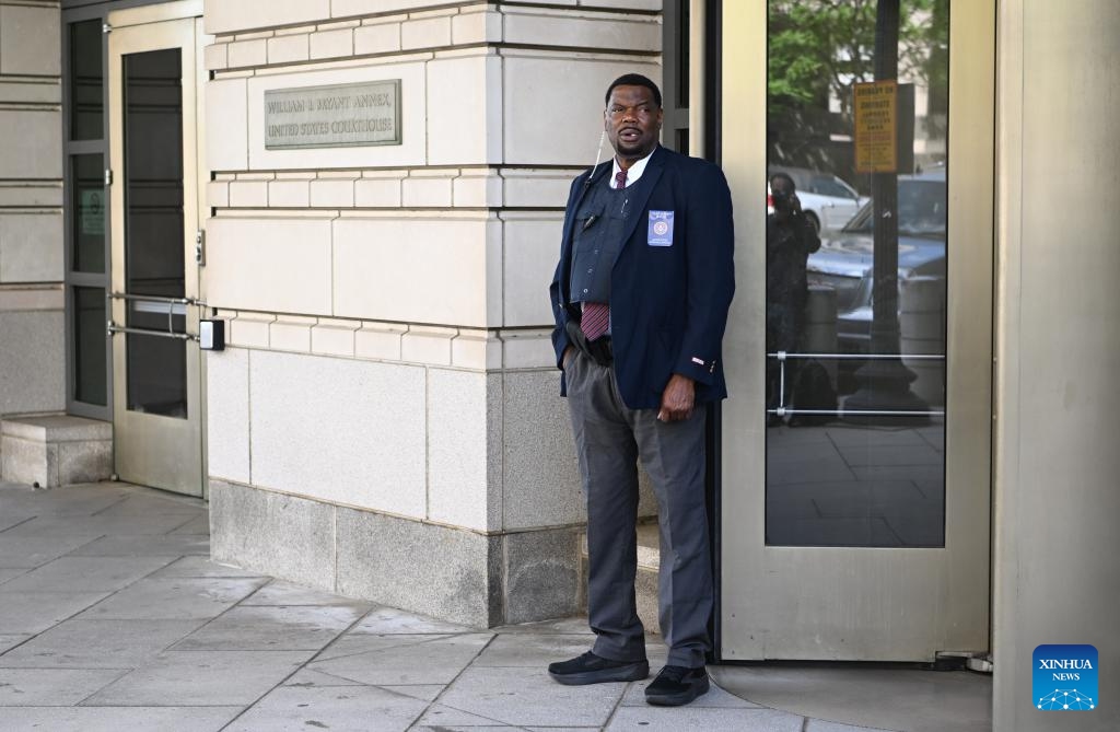 A court security officer stands guard at the entrance to the U.S. District Court for the District of Columbia in Washington, D.C., the United States, April 27, 2026. (Xinhua/Li Rui)

