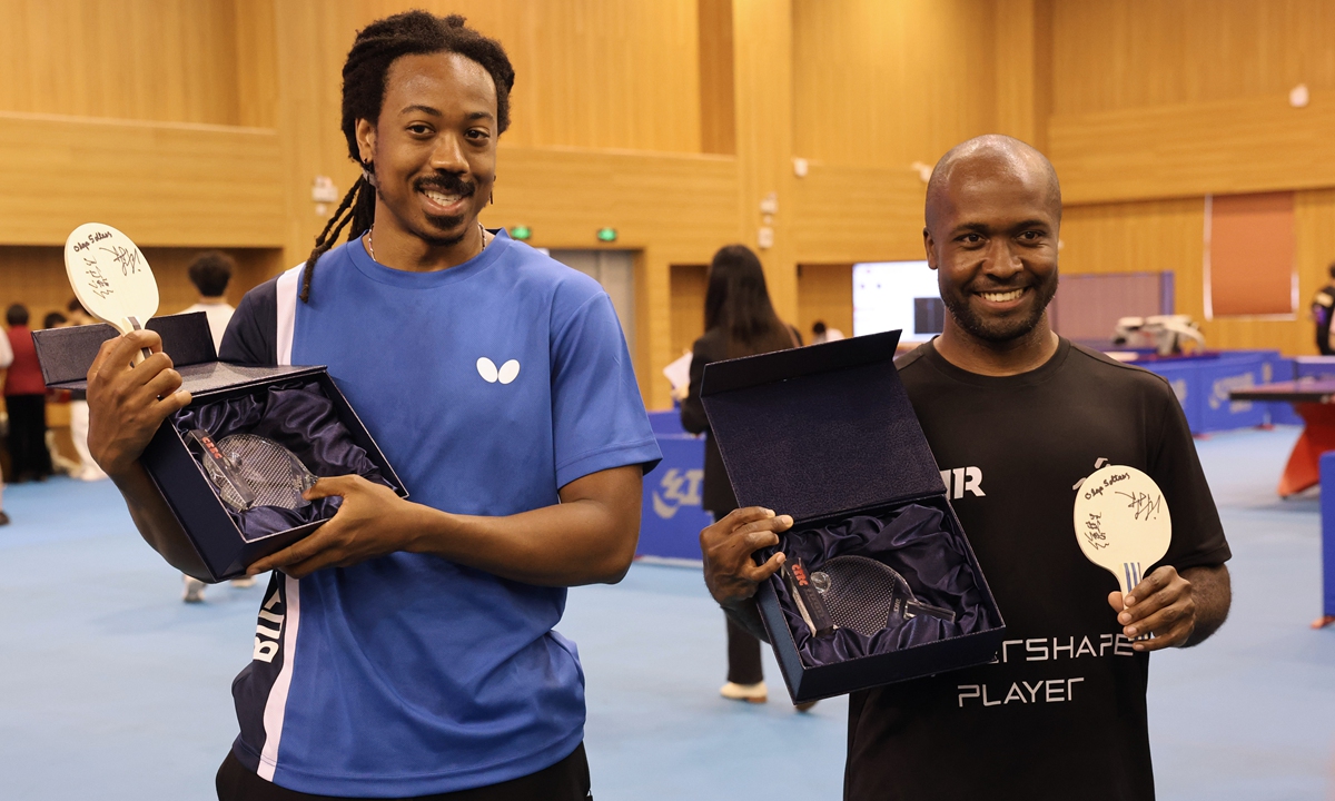 Two winners of a friendly ping-pong match pose for a photo at Shanghai University of Sport on April 13, 2026. Photo: Chen Xia/GT