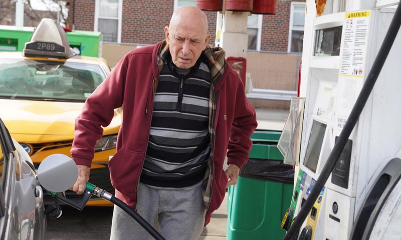 A man refuels a car at a gas station in New York, the United States, on March 31, 2026. (Xinhua/Zhang Fengguo)
