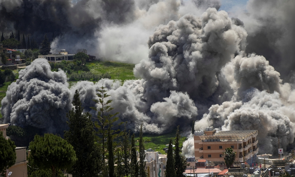 Thick smoke billows from Nabatieh, Lebanon, following an Israeli airstrike on April 16, 2026. According to Lebanon's Ministry of Public Health, Israeli forces have killed at least 91 Lebanese medical workers since March 2 and struck several medical facilities, media reported. Photo: VCG