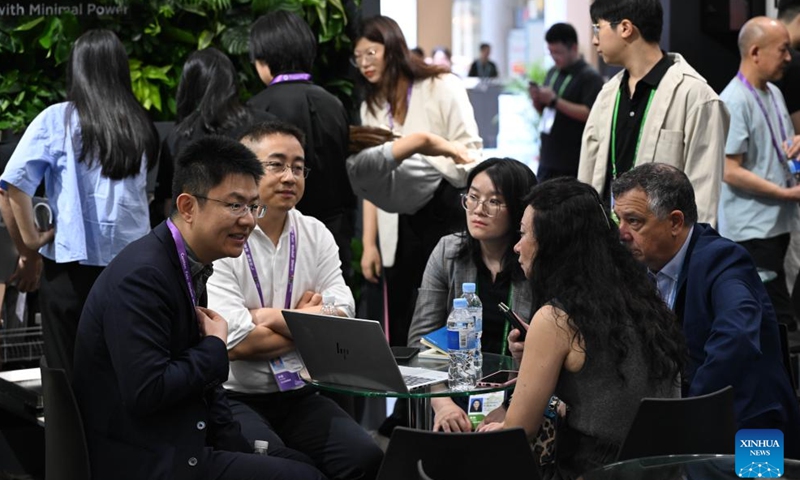 Buyers and exhibitors talk at the booth of Midea Group during the 139th edition of the China Import and Export Fair in Guangzhou, south China's Guangdong Province, April 15, 2026. The 139th edition of the China Import and Export Fair, also known as the Canton Fair, opened here on Wednesday, drawing a record number of over 32,000 participating enterprises. The number of exhibition zones has increased to 179, including nine new sections covering smart wearables, display technologies, consumer drones, modular houses and garden facilities, according to the organizers. (Xinhua/Deng Hua)

