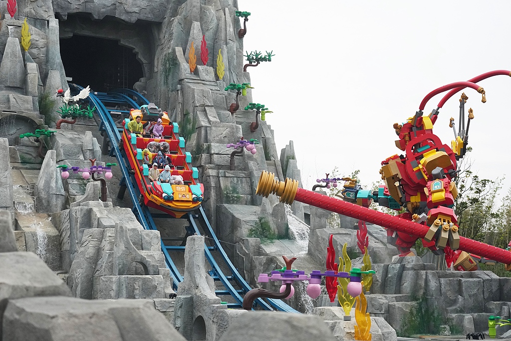 A new themed event LEGO MONKIE KID Flower Fruit Mountain Adventure at LEGOLAND Shanghai Resort opens its doors to visitors in Shanghai on April 16, 2026. The event brings together a global IP with local elements to offer families a range of hands-on cultural play experiences. Photo: VCG