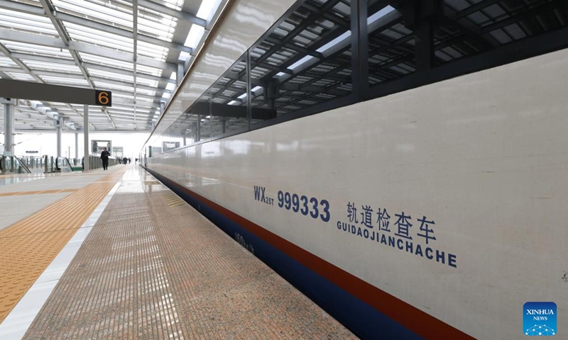 A test train is about to depart from Xiong'an Railway Station in the Xiong'an New Area, north China's Hebei Province, April 15, 2026. (Xinhua/Xing Guangli)