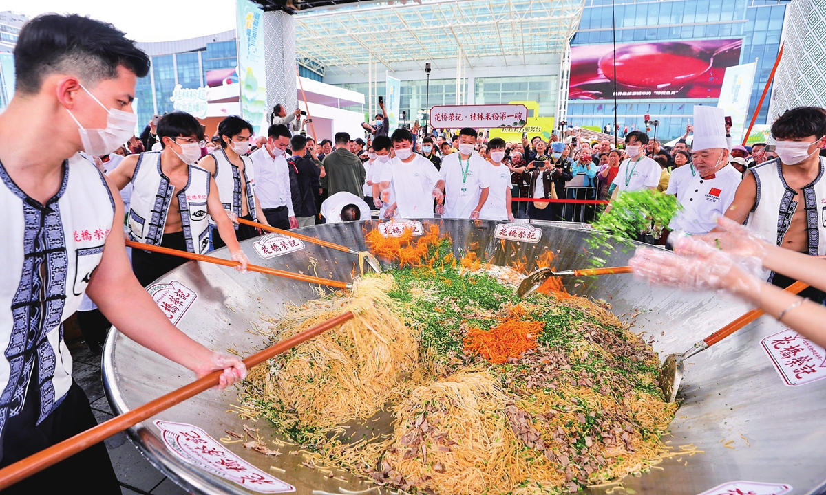 Exhibitors use a massive three-meter cauldron to simmer braising liquid in Guilin, South China's Guangxi Zhuang Autonomous Region, on April 17, 2026 as the city hosts its inaugural Rice Noodle Super League from April 17-20, 2026, coinciding with the vibrant Sanyuesan Festival, which is a traditional festival celebrated by various ethnic groups in China.  Photo: VCG