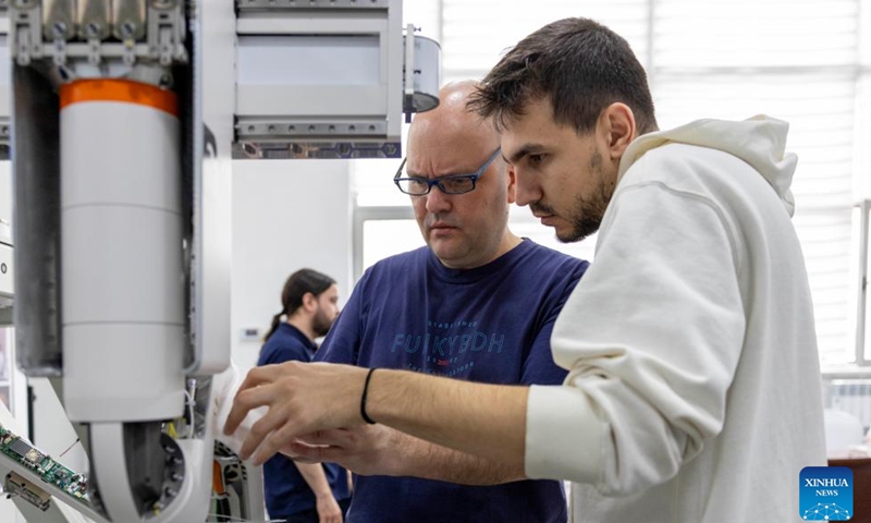 Foreign clinical support engineers learn how to debug equipment at the technical service training center of Harbin Sagebot Intelligent Medical Equipment Co., Ltd. in Harbin, northeast China's Heilongjiang Province, April 16, 2026. In recent years, the Harbin-based medical equipment enterprise has been dedicated to the development of high-end medical equipment as well as core technologies in surgical robots. Their robots have performed over 10,000 successful clinical surgeries worldwide, covering key departments including general surgery, urology, gynaecology, and thoracic surgery. (Xinhua/Zhang Tao)

