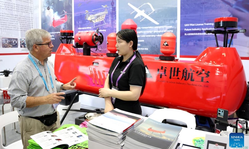 An international buyer inquires about a firefighting drone at the 139th edition of the China Import and Export Fair in Guangzhou, south China's Guangdong Province, April 15, 2026. The 139th edition of the China Import and Export Fair, also known as the Canton Fair, opened here on Wednesday, drawing a record number of over 32,000 participating enterprises. (Xinhua/Lu Hanxin)

