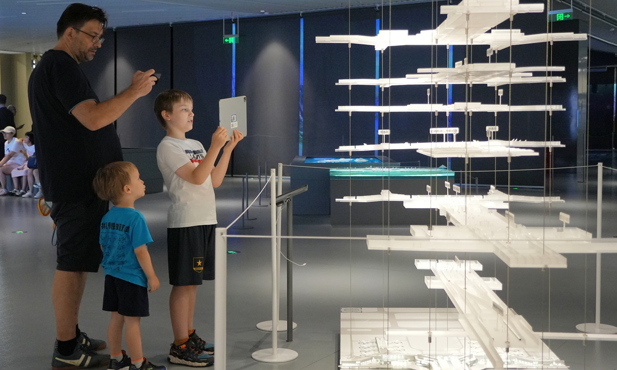 Foreign visitors view models of urban planning and construction at the Shanghai Urban Planning Exhibition Center, on August 10, 2025. Photo: VCG