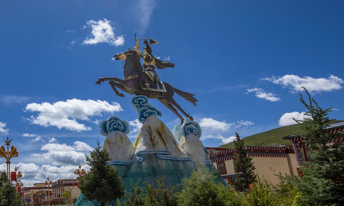Statue of King Gesar Photo: VCG