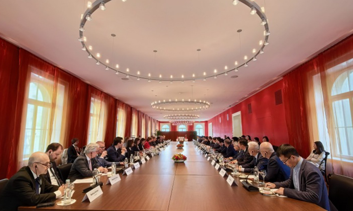 Officials from China and Switzerland hold talks during the 27th China-Switzerland joint economic and trade commission meeting in Bern on April 17. Photo: Website of China's Ministry of Commerce