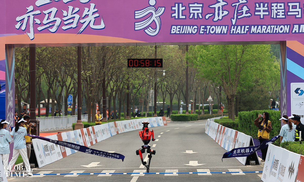 Honor's autonomously navigated Lightning crosses the finish line at the 2026 humanoid robot half marathon on April 19, 2026. Photo: Li Hao/GT