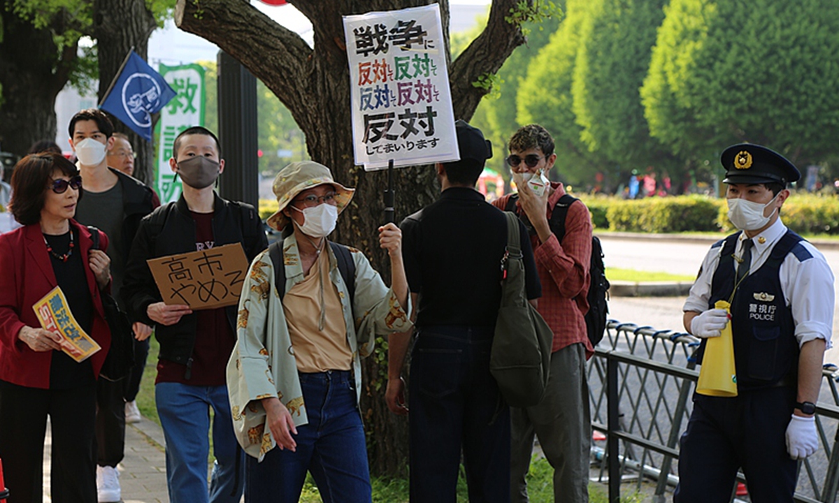 Large numbers of Japanese protesters gather outside the National Diet building, staging large-scale rallies against moves to revise Article 9 of the Japanese Constitution, as well as expressing opposition to war, on April 19, 2026. Photo: VCG