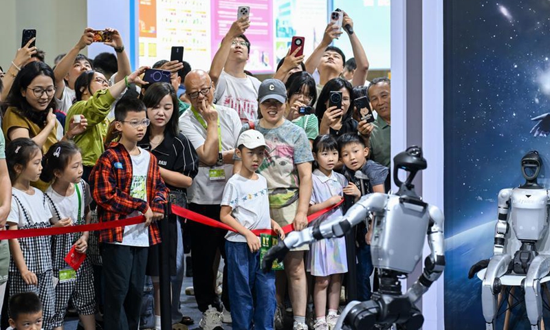 Unitree Robotics' humanoid robots perform during the sixth China International Consumer Products Expo (CICPE) in Haikou, south China's Hainan Province, April 18, 2026. (Xinhua/Yang Guanyu)
