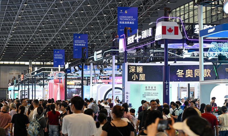 People visit the sixth China International Consumer Products Expo (CICPE) in Haikou, south China's Hainan Province, April 18, 2026. (Xinhua/Yang Guanyu)