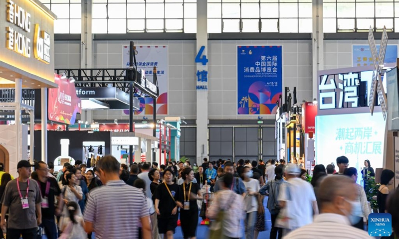 People visit the sixth China International Consumer Products Expo (CICPE) in Haikou, south China's Hainan Province, April 18, 2026. The sixth China International Consumer Products Expo (CICPE), a key gateway into China's vast consumer market and a platform for China to offer more quality consumer products to the rest of the world, concluded in the tropical island province of Hainan Saturday. Photo: Xinhua
