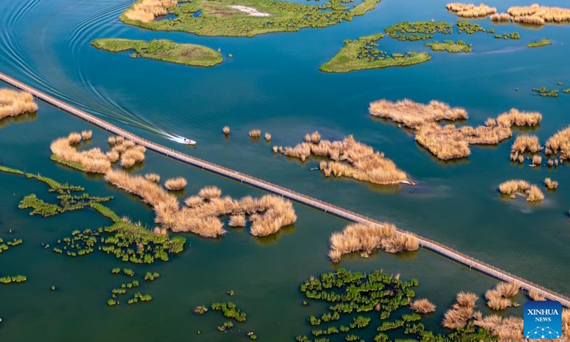 An aerial drone photo taken on April 18, 2026 shows a view of the Shahu scenic area in Shizuishan, northwest China's Ningxia Hui Autonomous Region. (Xinhua/Wang Peng)

