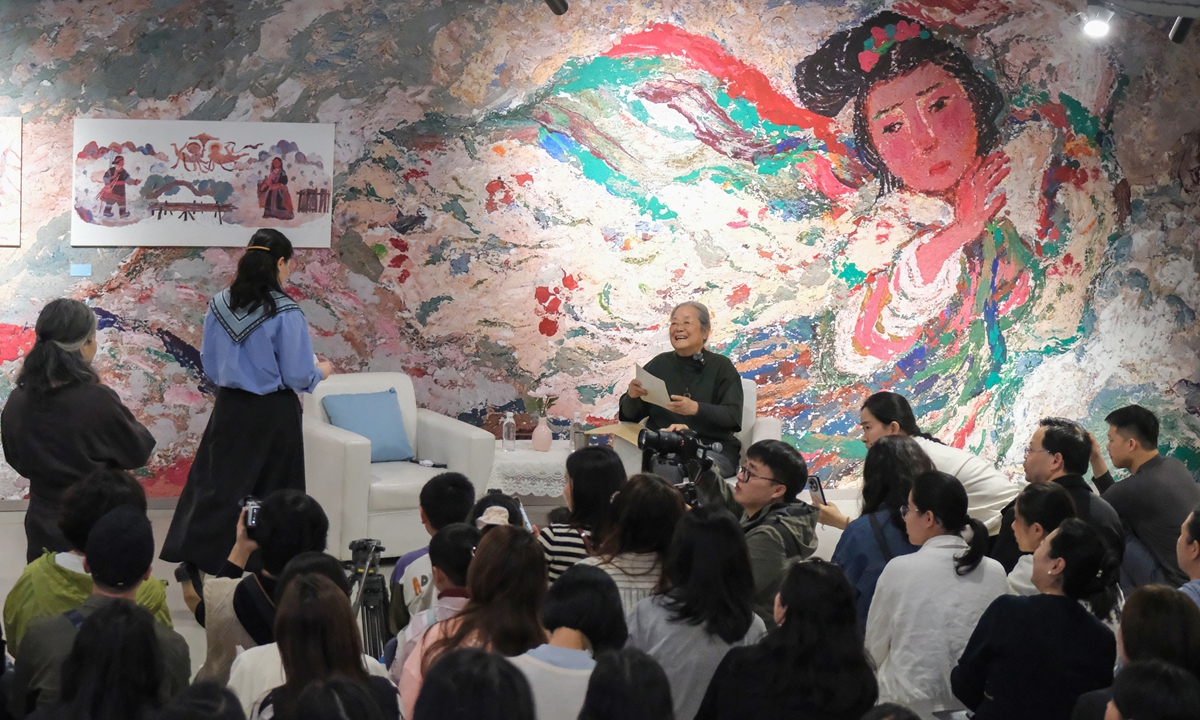 Cai Gao (center) interacts with readers at a book signing event in Changsha, Hunan Province on April 18, 2026. Photo: VCG