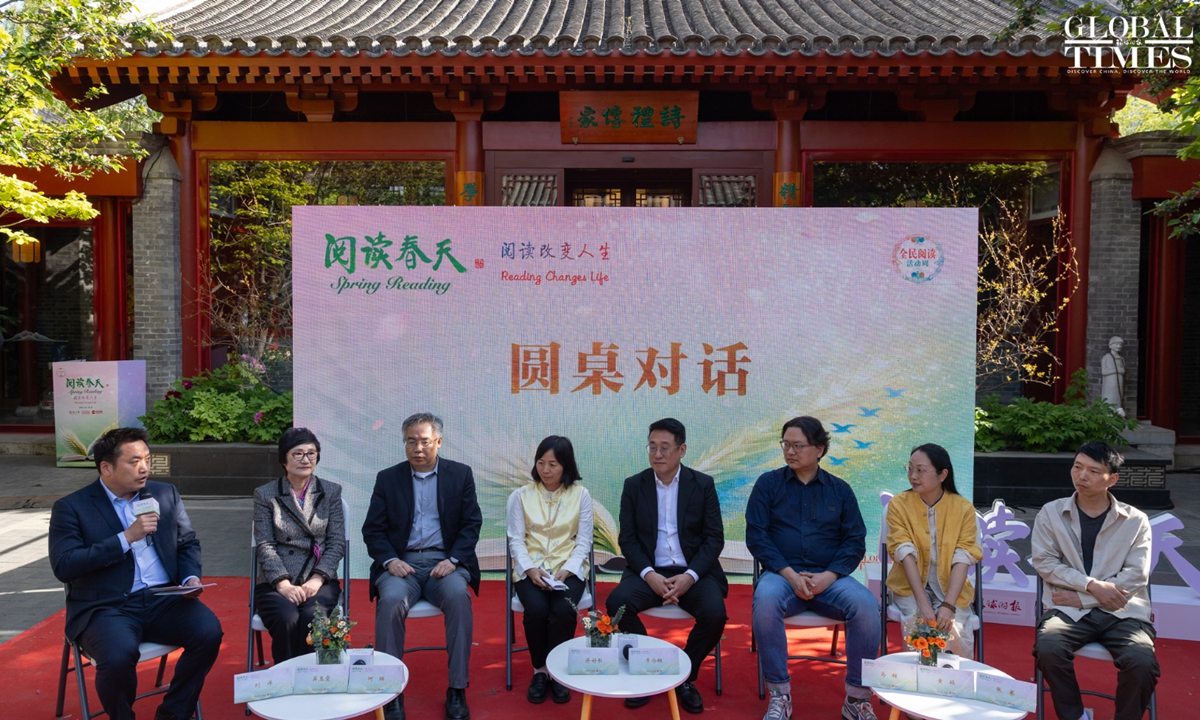 Guests talk about the power of reading during a roundtable at the Global Times Spring Reading Literature Salon at the Guangcheng Academy in Beijing on April 20, 2026. Photos on the page: Chen Tao, Cui Meng, Li Hao/GT