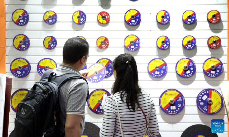 Buyers view grinding wheels at the 139th edition of the China Import and Export Fair in Guangzhou, south China's Guangdong Province, April 19, 2026. (Xinhua/Lu Hanxin)

