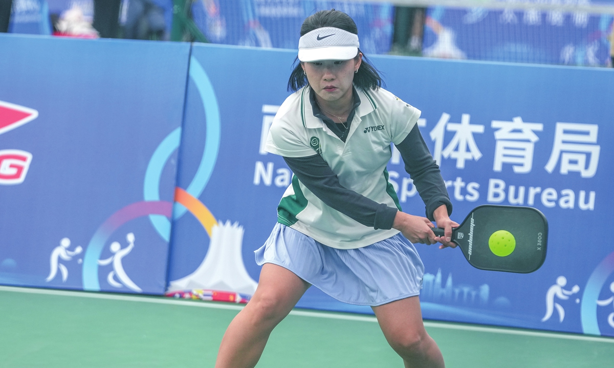 An athlete plays pickleball in Nanning, South China's Guangxi Zhuang Autonomous Region, on January 1, 2026. 
Photo: IC 