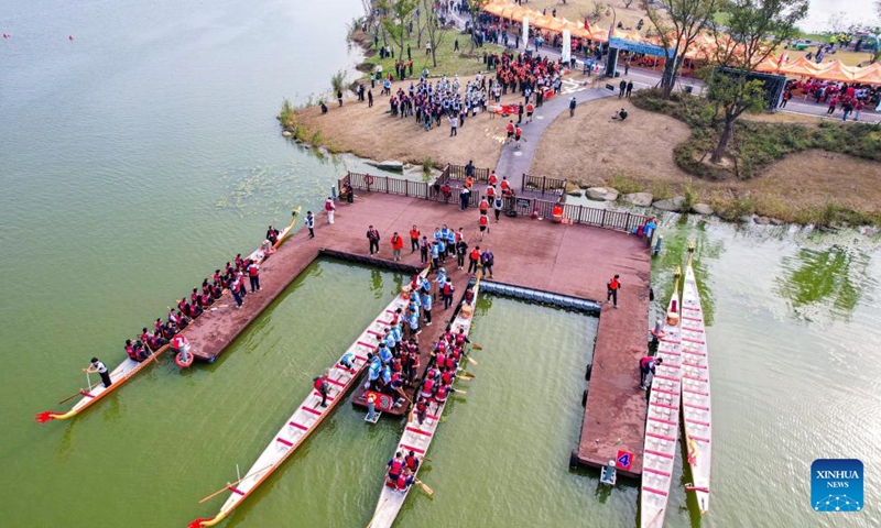 A dragon boat race is held at Zhuhai sports town in Wangguanji Town of Suqian, east China's Jiangsu Province, Oct. 26, 2025. 