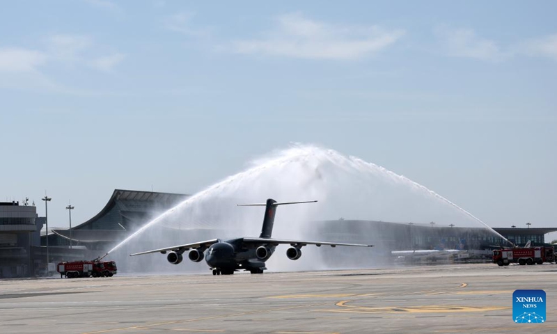 A Chinese Air Force Y-20B large transport aircraft carrying the remains of the fallen soldiers arrives at Taoxian International Airport in Shenyang, northeast China's Liaoning Province, April 22, 2026. (Xinhua/Li Gang)