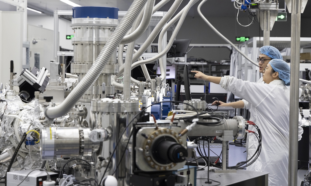 Dong Shuo (female), an associate professor at the SECUF, and her colleague check instrument during work. Photo: Courtesy of Dong