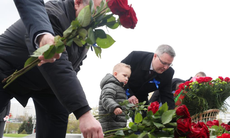 People lay flowers at the Victory Monument to mark the International Labor Day in Minsk, Belarus, May 1, 2026. (Photo by Henadz Zhinkov/Xinhua)