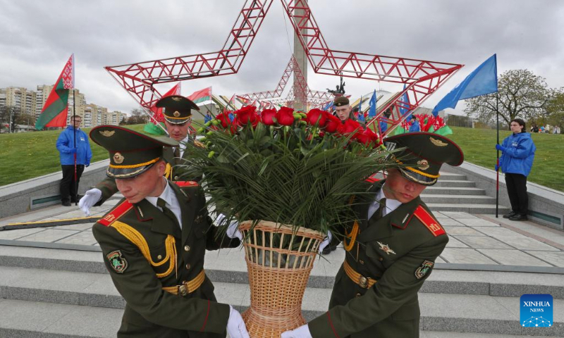 Soldiers prepare to lay flower baskets to the Victory Monument to mark the International Labor Day in Minsk, Belarus, May 1, 2026. (Photo by Henadz Zhinkov/Xinhua)