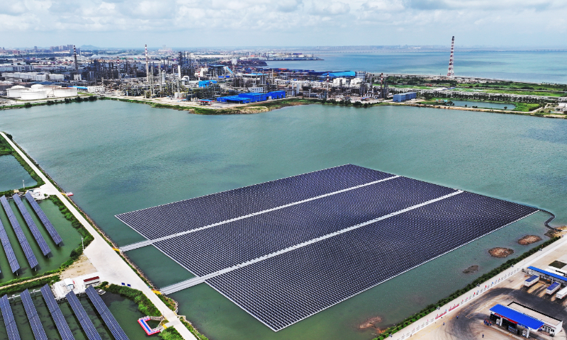 Photo taken on July 23, 2025 shows the 7.5-megawatt fully seawater-based floating photovoltaic project of Sinopec Qingdao Refining and Chemical Co in Qingdao, East China's Shandong Province. Photo: VCG