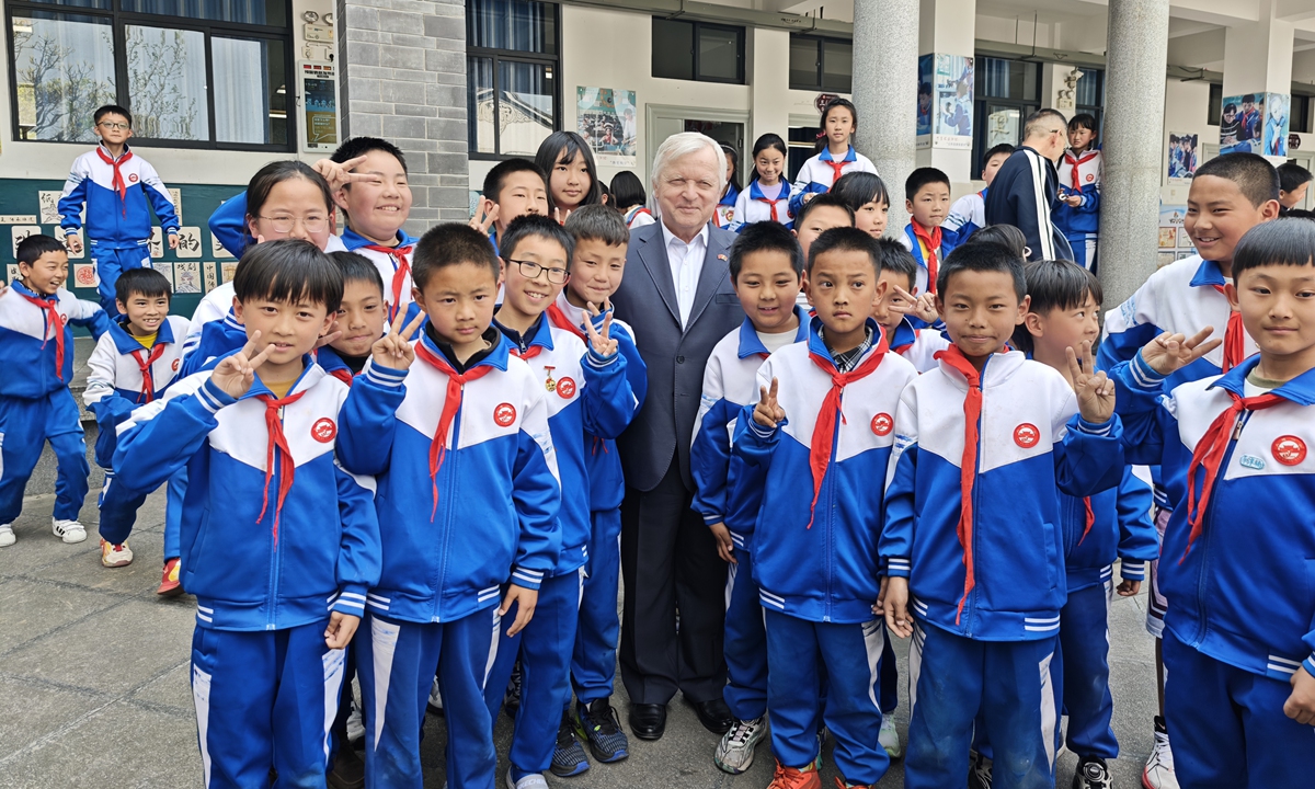 Anatoly Tozik conducts research at a primary school in Dali, Southwest China's Yunnan Province, on April 1, 2025. Photo: Courtesy of Anatoly Tozik