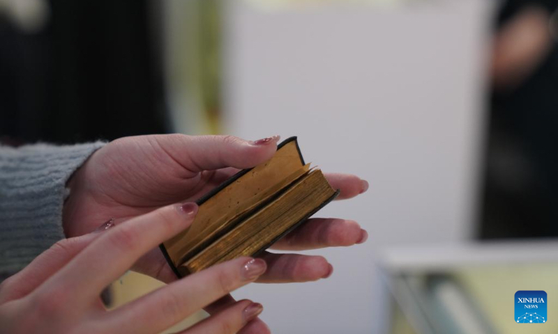 A visitor shows a finger book at the New York International Antiquarian Book Fair in New York, the United States, on April 30, 2026. The annual book fair kicked off here on Thursday, and will last until May 3. (Xinhua/Zhang Fengguo)