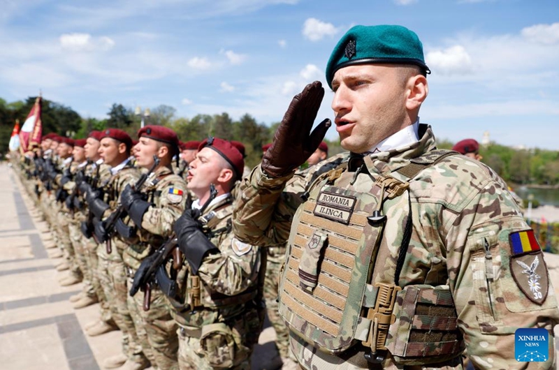 Soldiers attend a ceremony marking Romania's Land Forces Day at the Tomb of Unknown Soldier in Bucharest, Romania, April 23, 2026. Photo: Xinhua