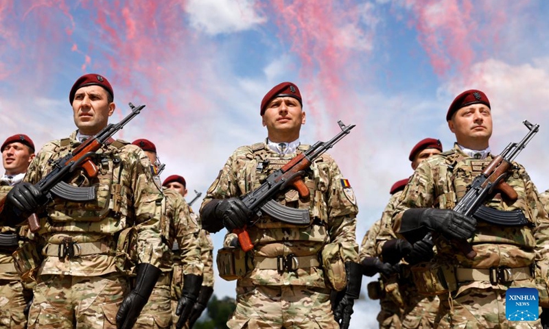 Soldiers attend a ceremony marking Romania's Land Forces Day at the Tomb of Unknown Soldier in Bucharest, Romania, April 23, 2026. Photo: Xinhua